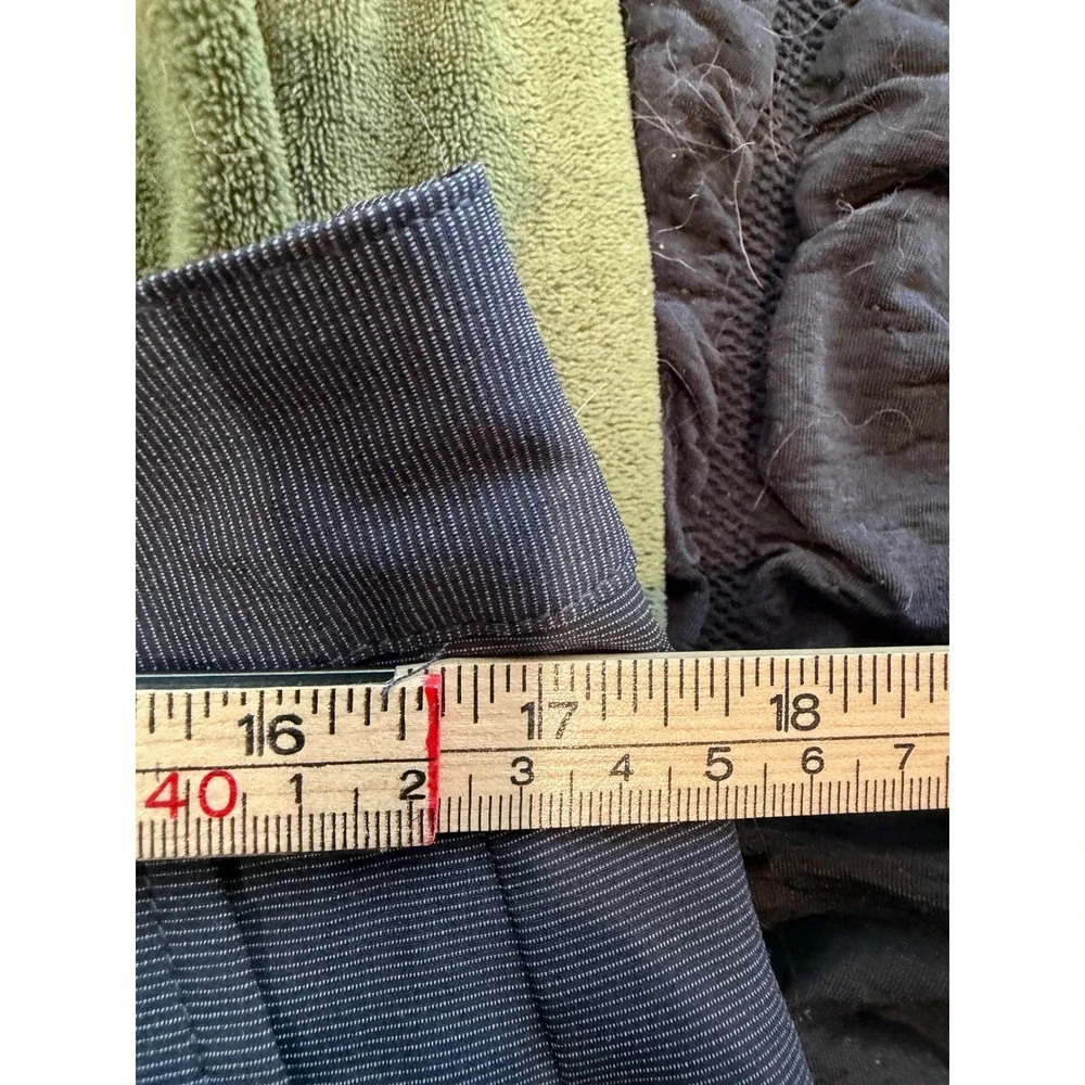 Banana Republic Core Temp Mens Shorts Charcoal Gray Micro Stripe Elastic Back 37